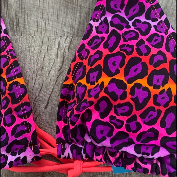 2/$25‼️NWT California Waves Cheetah Bikini Top - Picture 4 of 5